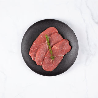 Cortes de bistec posta paleta sobre un plato